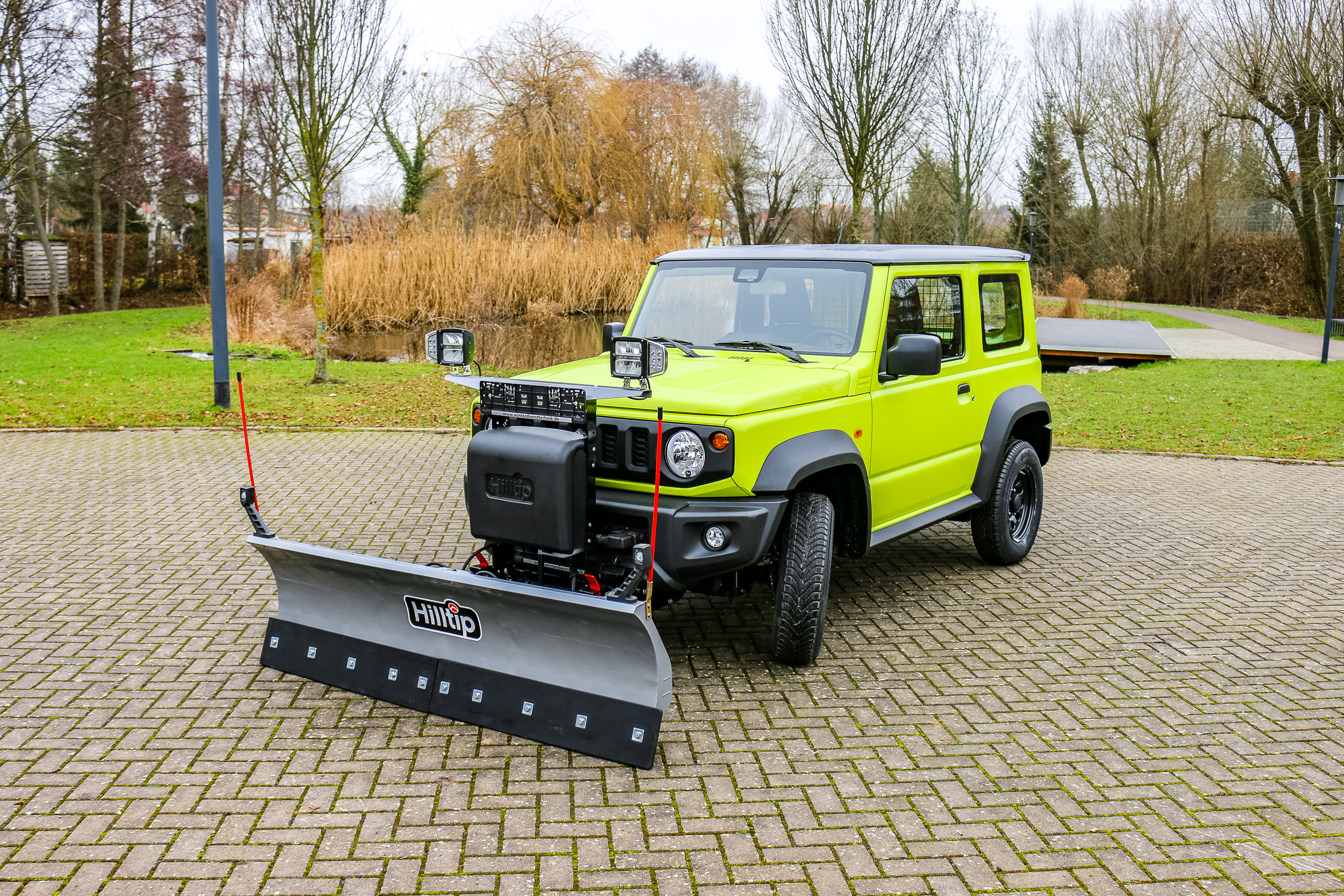 Suzuki Jimny Schneepflug für Winterdienst