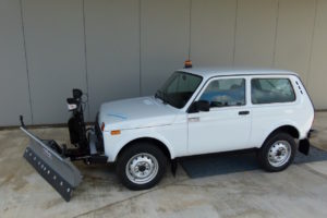 Lada Niva Schneepflug